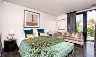 Espaciosa villa de lujo con un estilo arquitectónico moderno-mediterráneo en venta en la prestigiosa zona a lado de la playa de Los Monteros, Marbella Este 54610 