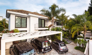 Espaciosa villa de lujo con un estilo arquitectónico moderno-mediterráneo en venta en la prestigiosa zona a lado de la playa de Los Monteros, Marbella Este 54615 