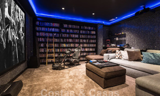 Espaciosa villa de lujo con un estilo arquitectónico moderno-mediterráneo en venta en la prestigiosa zona a lado de la playa de Los Monteros, Marbella Este 54617 