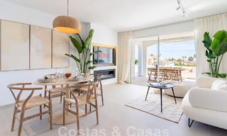 Encantador apartamento de lujo en venta con vistas panorámicas, a poca distancia de Puerto Banús en Nueva Andalucía, Marbella 54372 