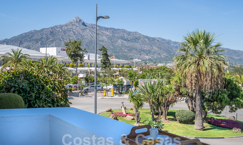 Encantador apartamento de lujo en venta con vistas panorámicas, a poca distancia de Puerto Banús en Nueva Andalucía, Marbella 54373