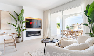 Encantador apartamento de lujo en venta con vistas panorámicas, a poca distancia de Puerto Banús en Nueva Andalucía, Marbella 54378 