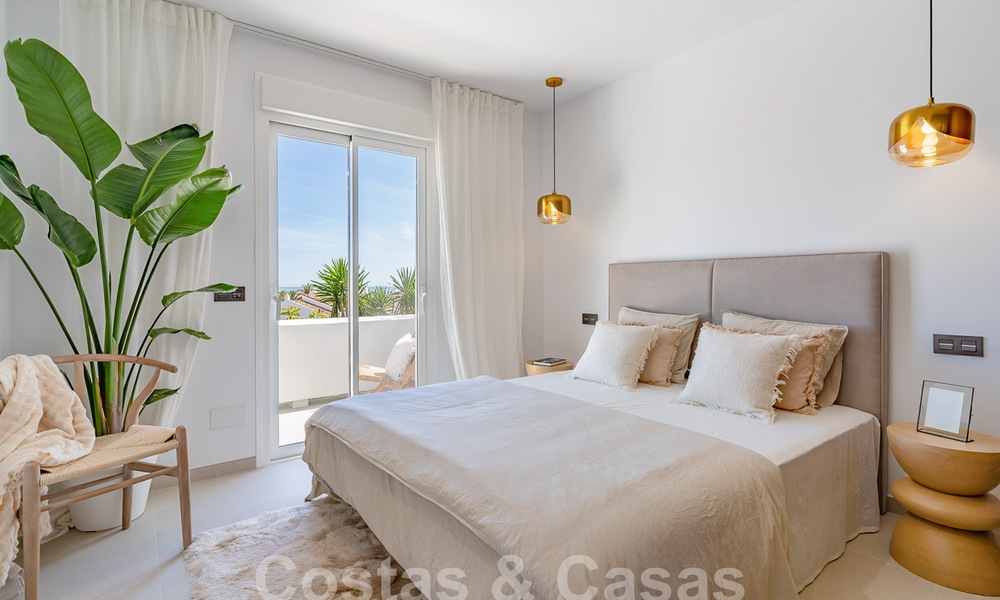 Encantador apartamento de lujo en venta con vistas panorámicas, a poca distancia de Puerto Banús en Nueva Andalucía, Marbella 54383