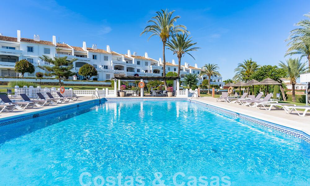 Encantador apartamento de lujo en venta con vistas panorámicas, a poca distancia de Puerto Banús en Nueva Andalucía, Marbella 54393