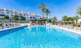 Encantador apartamento de lujo en venta con vistas panorámicas, a poca distancia de Puerto Banús en Nueva Andalucía, Marbella 54393 