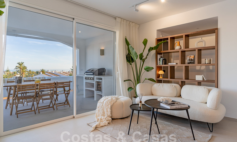Encantador apartamento de lujo en venta con vistas panorámicas, a poca distancia de Puerto Banús en Nueva Andalucía, Marbella 54394