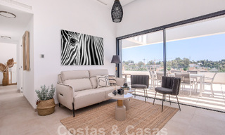 Ático dúplex contemporáneo en venta con piscina privada, en la Nueva Milla de Oro entre Marbella y Estepona 53605 