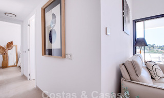 Ático dúplex contemporáneo en venta con piscina privada, en la Nueva Milla de Oro entre Marbella y Estepona 53614 