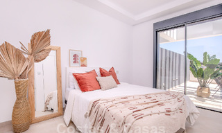 Ático dúplex contemporáneo en venta con piscina privada, en la Nueva Milla de Oro entre Marbella y Estepona 53616 