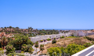 Ático dúplex contemporáneo en venta con piscina privada, en la Nueva Milla de Oro entre Marbella y Estepona 53620 