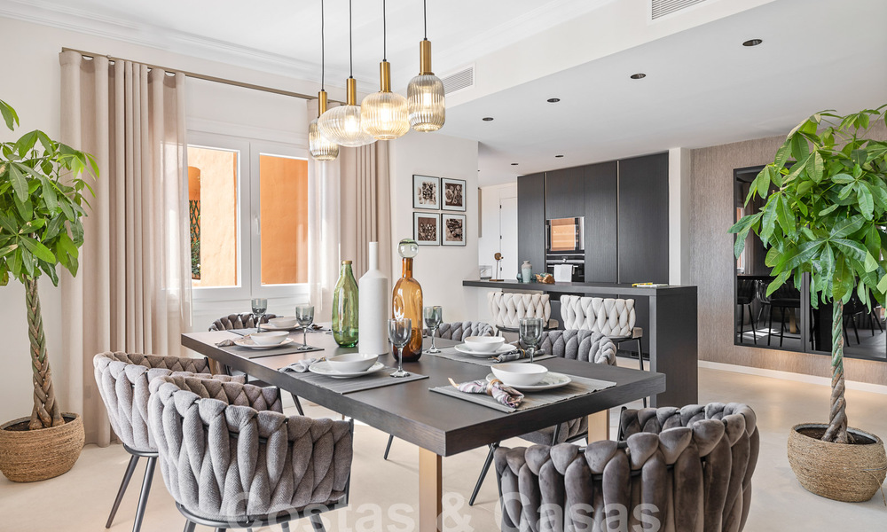 Lujoso ático dúplex con impresionantes vistas al mar en venta en el valle del golf de Nueva Andalucía, Marbella 54622