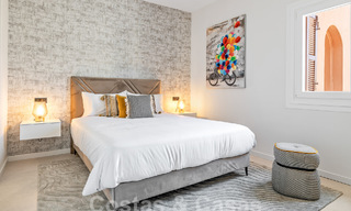 Lujoso ático dúplex con impresionantes vistas al mar en venta en el valle del golf de Nueva Andalucía, Marbella 54626 