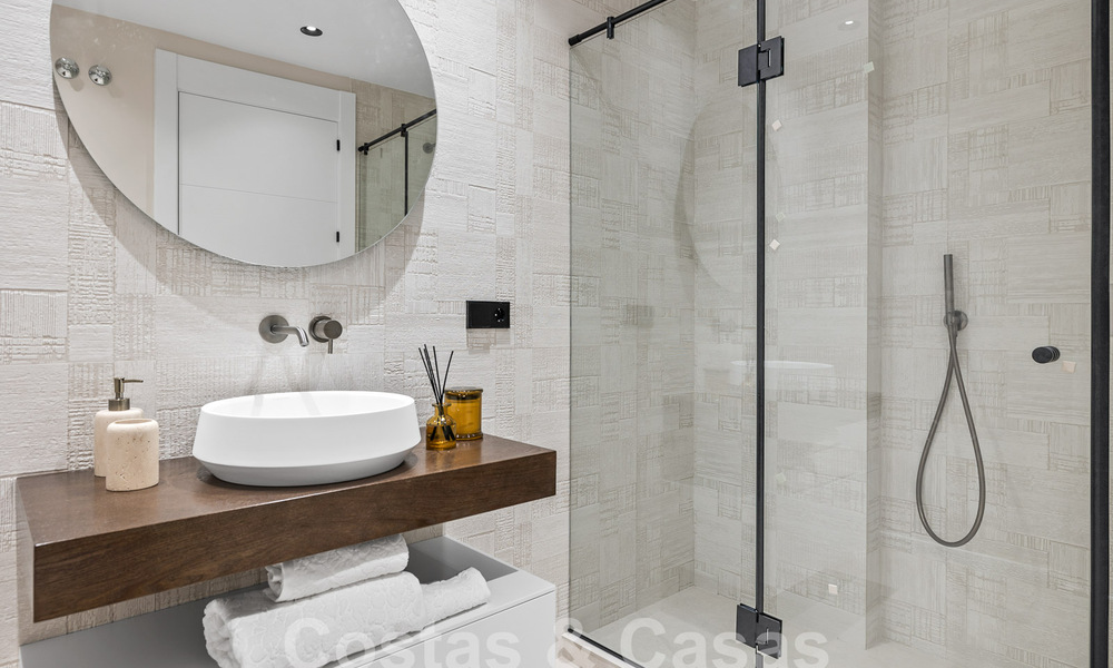 Lujoso ático dúplex con impresionantes vistas al mar en venta en el valle del golf de Nueva Andalucía, Marbella 54628