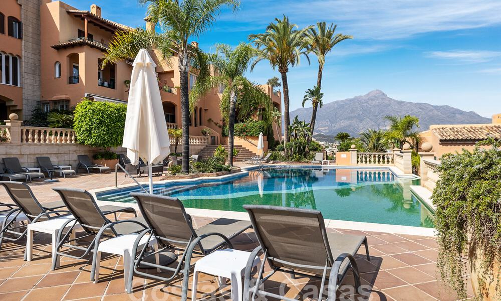 Lujoso ático dúplex con impresionantes vistas al mar en venta en el valle del golf de Nueva Andalucía, Marbella 54642