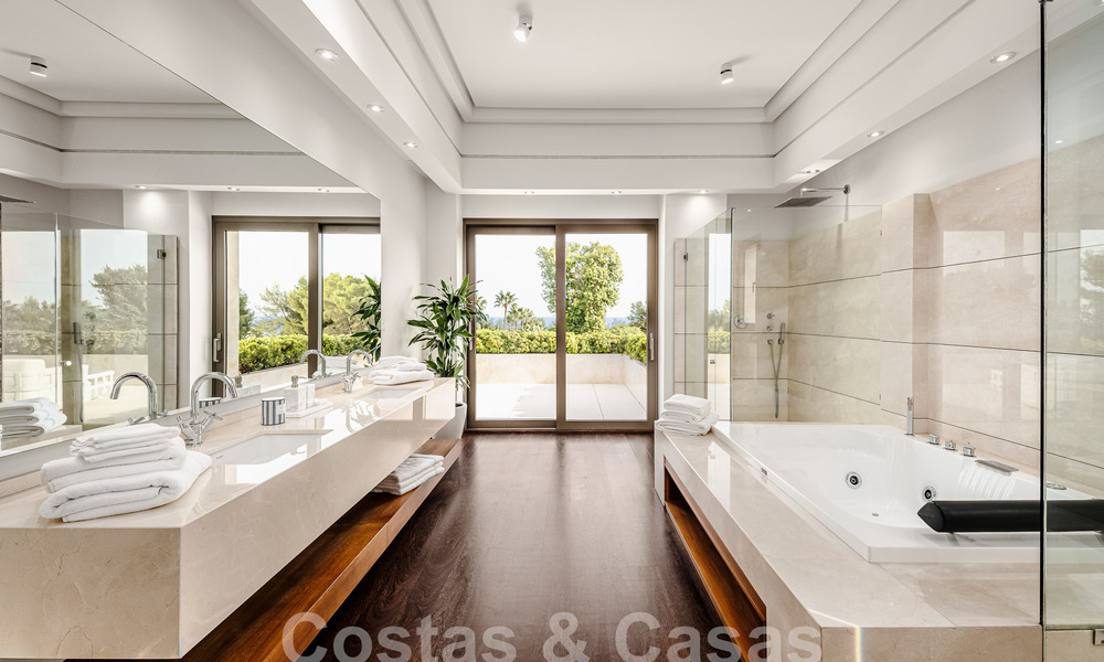 Majestuosa villa de estilo mediterráneo en venta en la urbanización cerrada de Sierra Blanca, en la Milla de Oro de Marbella 53728