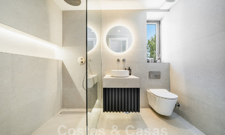 Villa mediterránea de lujo en venta con vistas a la montaña de La Concha, rodeada de los campos de golf del valle de Nueva Andalucía, Marbella 54862 