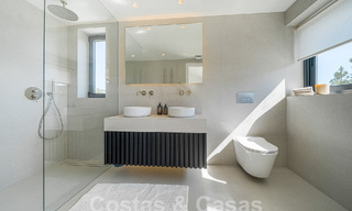 Villa mediterránea de lujo en venta con vistas a la montaña de La Concha, rodeada de los campos de golf del valle de Nueva Andalucía, Marbella 54871 