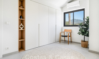 Villa mediterránea de lujo en venta con vistas a la montaña de La Concha, rodeada de los campos de golf del valle de Nueva Andalucía, Marbella 54873 