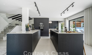 Villa mediterránea de lujo en venta con vistas a la montaña de La Concha, rodeada de los campos de golf del valle de Nueva Andalucía, Marbella 54877 