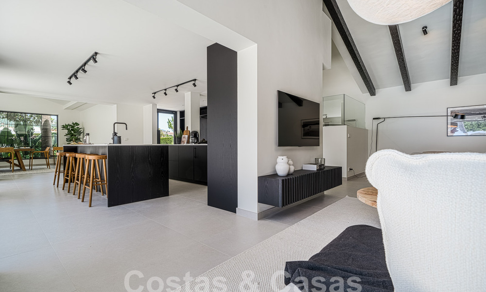 Villa mediterránea de lujo en venta con vistas a la montaña de La Concha, rodeada de los campos de golf del valle de Nueva Andalucía, Marbella 54879