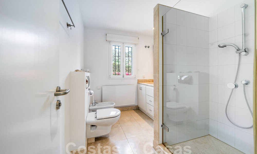 Villa de lujo en venta de estilo arquitectónico español en la prestigiosa urbanización cerrada de Cascada de Camojan, Marbella 54832