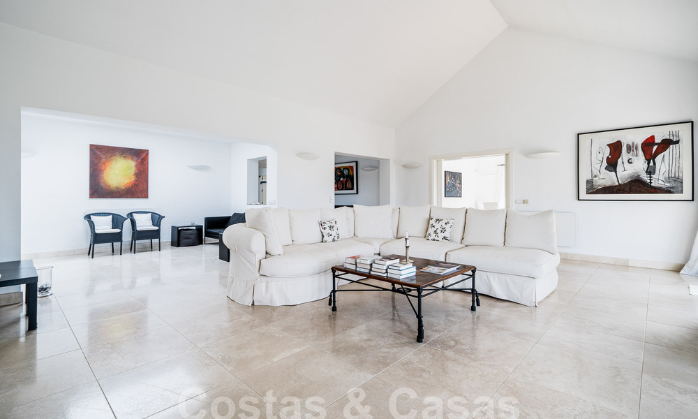 Villa de lujo en venta de estilo arquitectónico español en la prestigiosa urbanización cerrada de Cascada de Camojan, Marbella 54836