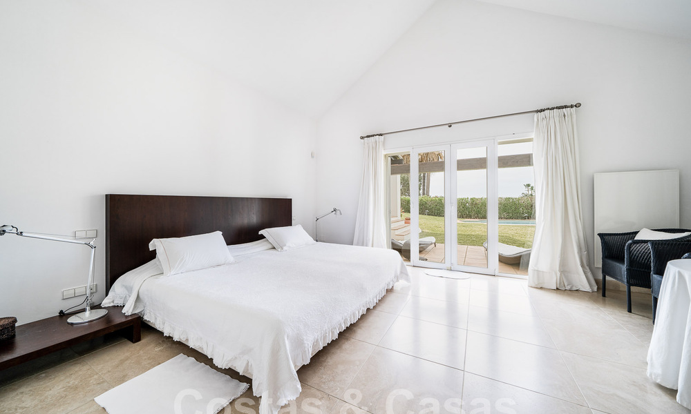 Villa de lujo en venta de estilo arquitectónico español en la prestigiosa urbanización cerrada de Cascada de Camojan, Marbella 54843