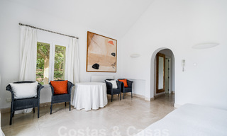 Villa de lujo en venta de estilo arquitectónico español en la prestigiosa urbanización cerrada de Cascada de Camojan, Marbella 54844 