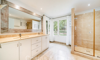 Villa de lujo en venta de estilo arquitectónico español en la prestigiosa urbanización cerrada de Cascada de Camojan, Marbella 54845 