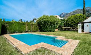 Villa de lujo en venta de estilo arquitectónico español en la prestigiosa urbanización cerrada de Cascada de Camojan, Marbella 54849 