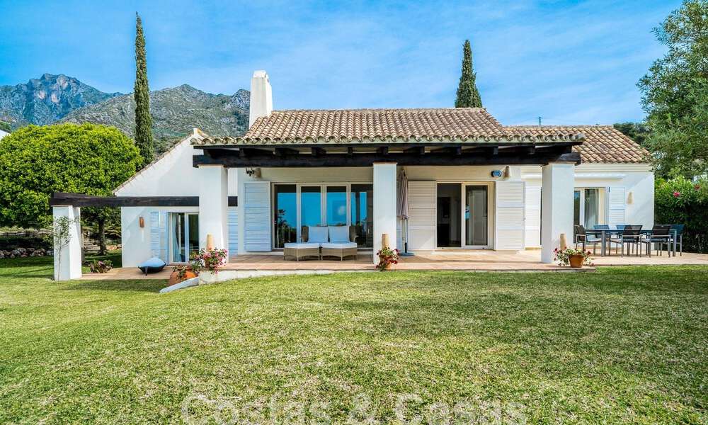 Villa de lujo en venta de estilo arquitectónico español en la prestigiosa urbanización cerrada de Cascada de Camojan, Marbella 54850