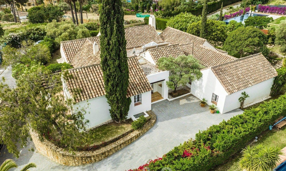 Villa de lujo en venta de estilo arquitectónico español en la prestigiosa urbanización cerrada de Cascada de Camojan, Marbella 54859