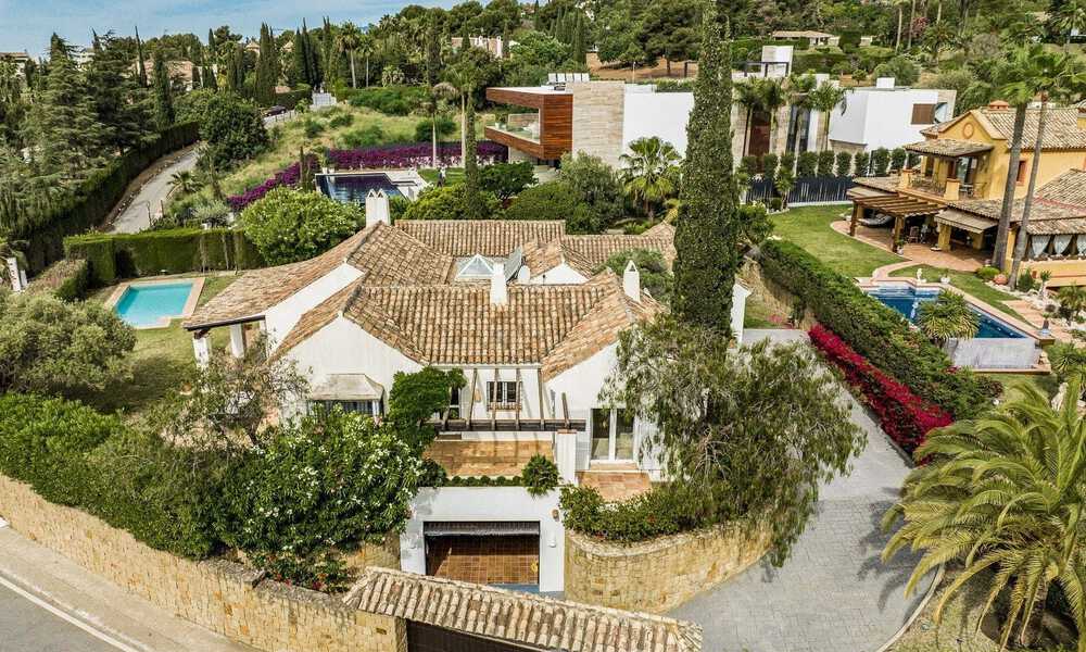 Villa de lujo en venta de estilo arquitectónico español en la prestigiosa urbanización cerrada de Cascada de Camojan, Marbella 54860