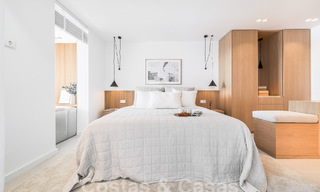 Lujoso apartamento en venta con acogedora terraza, piscina privada y vistas al mar en Nueva Andalucia, Marbella 54941 
