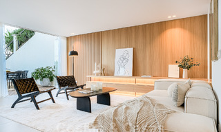 Lujoso apartamento en venta con acogedora terraza, piscina privada y vistas al mar en Nueva Andalucia, Marbella 54953 