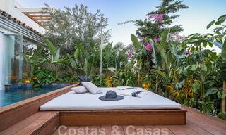 Lujoso apartamento en venta con acogedora terraza, piscina privada y vistas al mar en Nueva Andalucia, Marbella 54956 