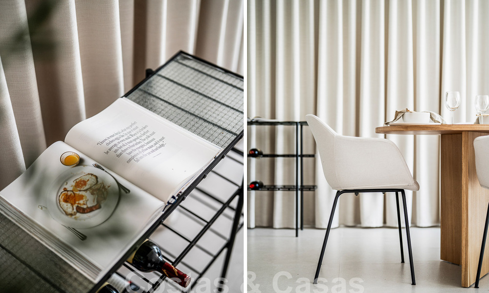 Lujoso apartamento en venta con acogedora terraza, piscina privada y vistas al mar en Nueva Andalucia, Marbella 54957