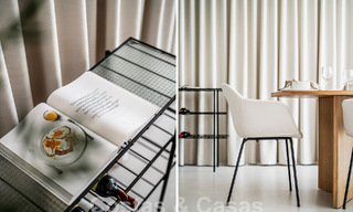 Lujoso apartamento en venta con acogedora terraza, piscina privada y vistas al mar en Nueva Andalucia, Marbella 54957 