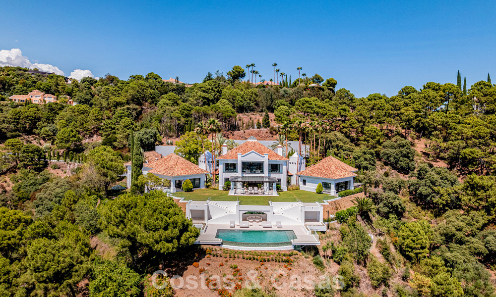 Villa de lujo en venta con vistas al mar, situada en la exuberante vegetación del exclusivo campo de golf La Zagaleta, Marbella - Benahavis 54053