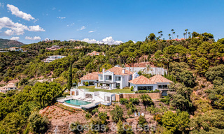 Villa de lujo en venta con vistas al mar, situada en la exuberante vegetación del exclusivo campo de golf La Zagaleta, Marbella - Benahavis 54054 