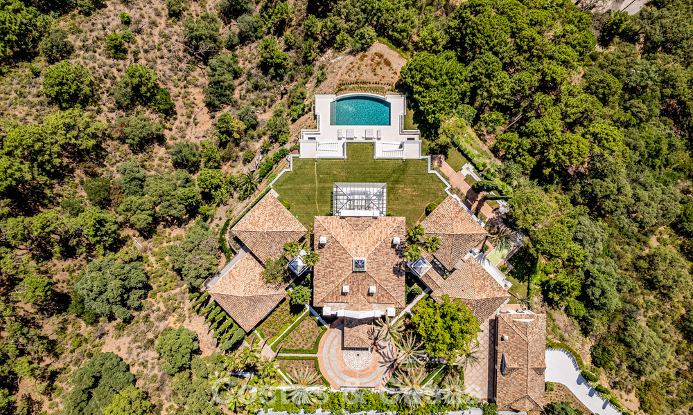 Villa de lujo en venta con vistas al mar, situada en la exuberante vegetación del exclusivo campo de golf La Zagaleta, Marbella - Benahavis 54057