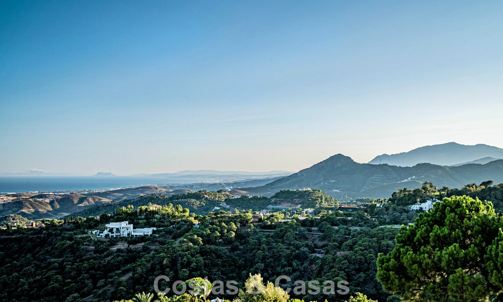 Villa de lujo en venta con vistas al mar, situada en la exuberante vegetación del exclusivo campo de golf La Zagaleta, Marbella - Benahavis 54092