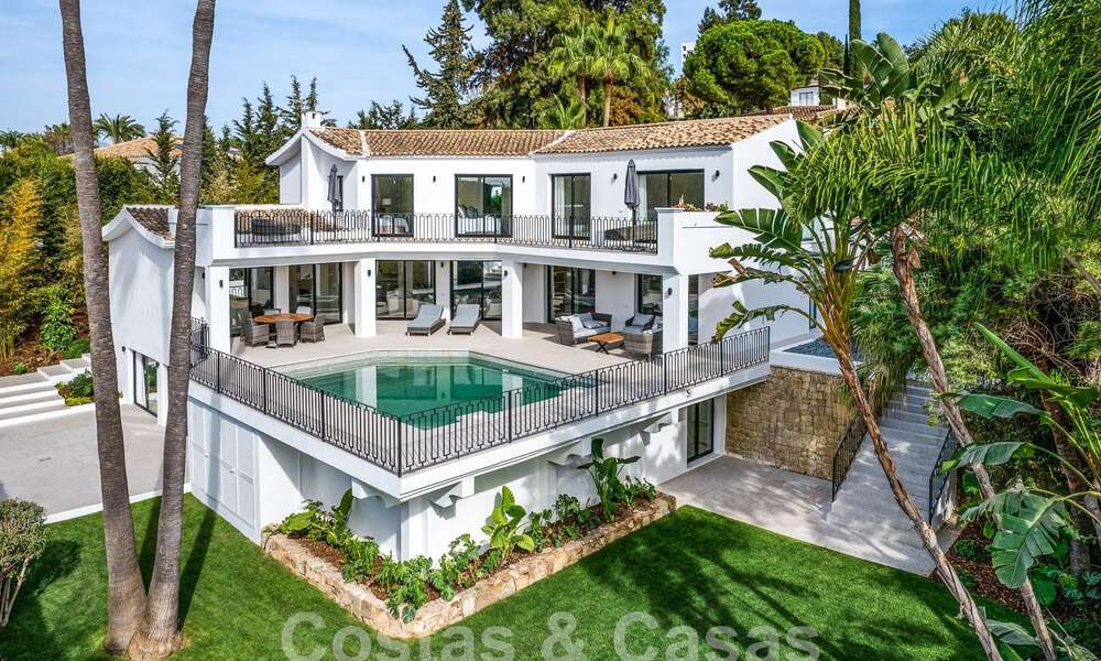 Espaciosa villa de lujo en venta con un estilo arquitectónico tradicional situada en una urbanización preferida en la Nueva Milla de Oro, Marbella - Benahavis 55006