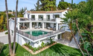Espaciosa villa de lujo en venta con un estilo arquitectónico tradicional situada en una urbanización preferida en la Nueva Milla de Oro, Marbella - Benahavis 55006 