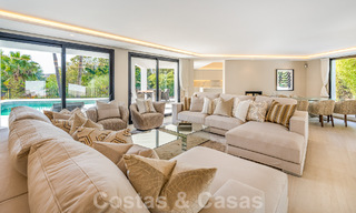 Espaciosa villa de lujo en venta con un estilo arquitectónico tradicional situada en una urbanización preferida en la Nueva Milla de Oro, Marbella - Benahavis 55007 