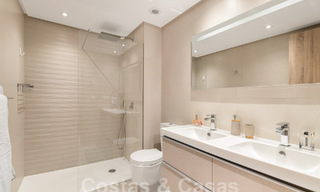 Apartamento en venta listo para entrar a vivir con amplias vistas al valle y al mar en la exclusiva Marbella - Benahavis 55027 