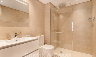 Apartamento en venta listo para entrar a vivir con amplias vistas al valle y al mar en la exclusiva Marbella - Benahavis 55029 