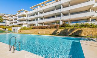 Apartamento en venta listo para entrar a vivir con amplias vistas al valle y al mar en la exclusiva Marbella - Benahavis 55033 