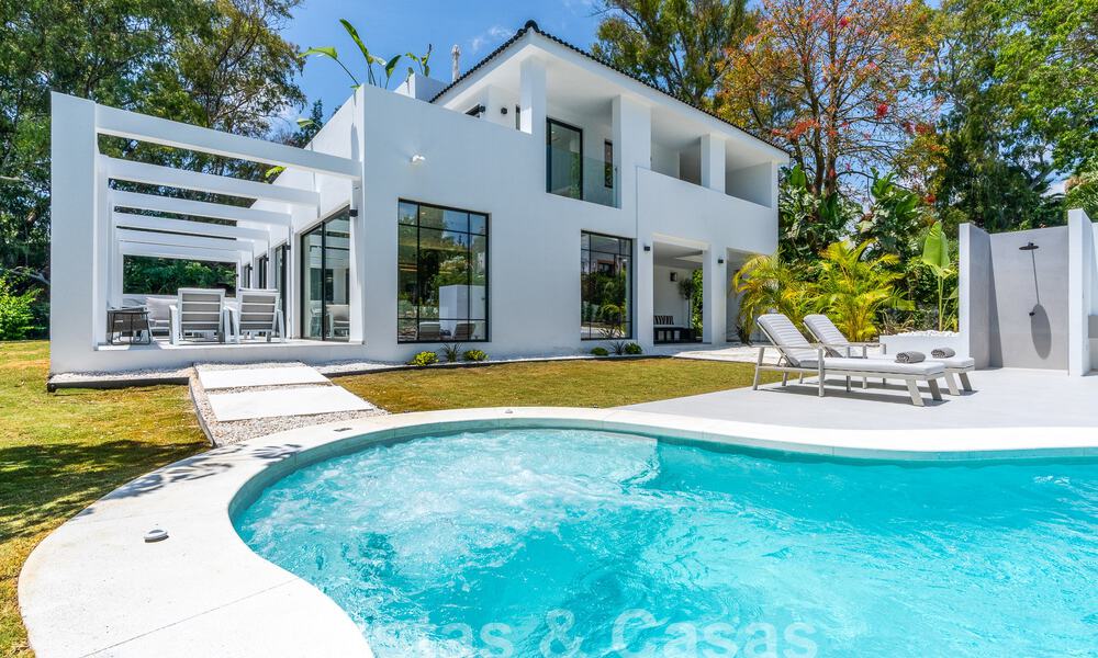 Villa de lujo modernizada en venta en el corazón del valle del golf de Nueva Andalucia, Marbella 54780