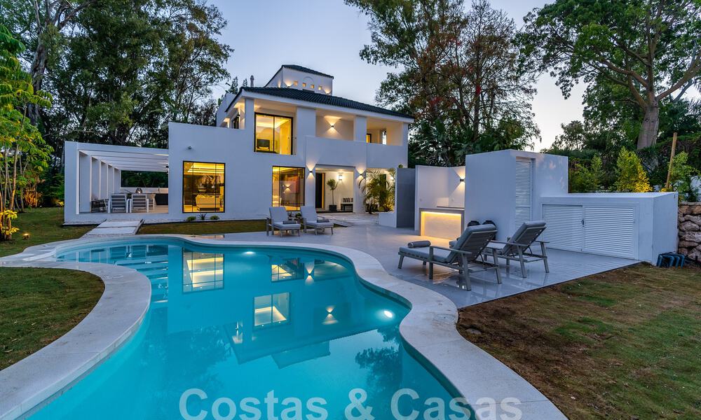 Villa de lujo modernizada en venta en el corazón del valle del golf de Nueva Andalucia, Marbella 54781